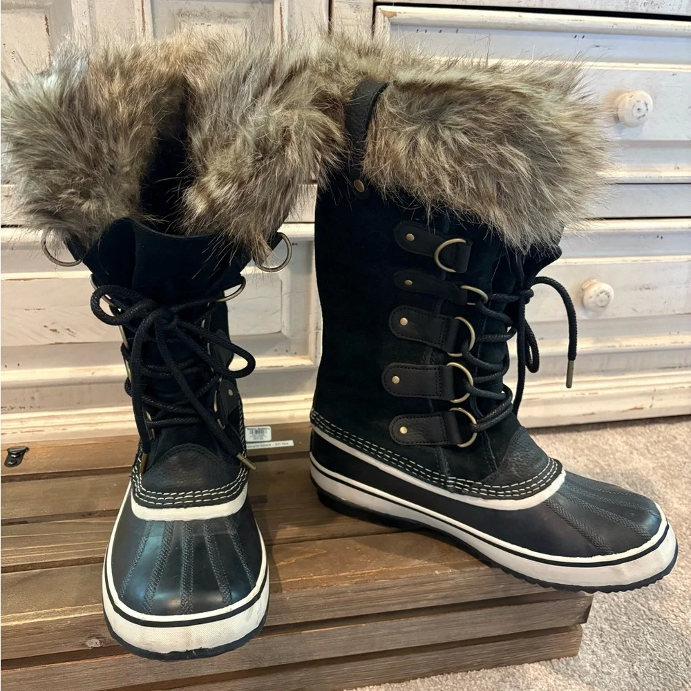 Sorel Black and Brown Winter Boots with Fur Trim - Picture 2 of 5